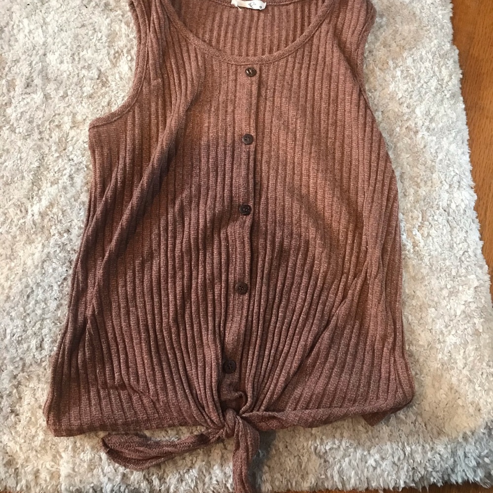 Woman’s front tied tank